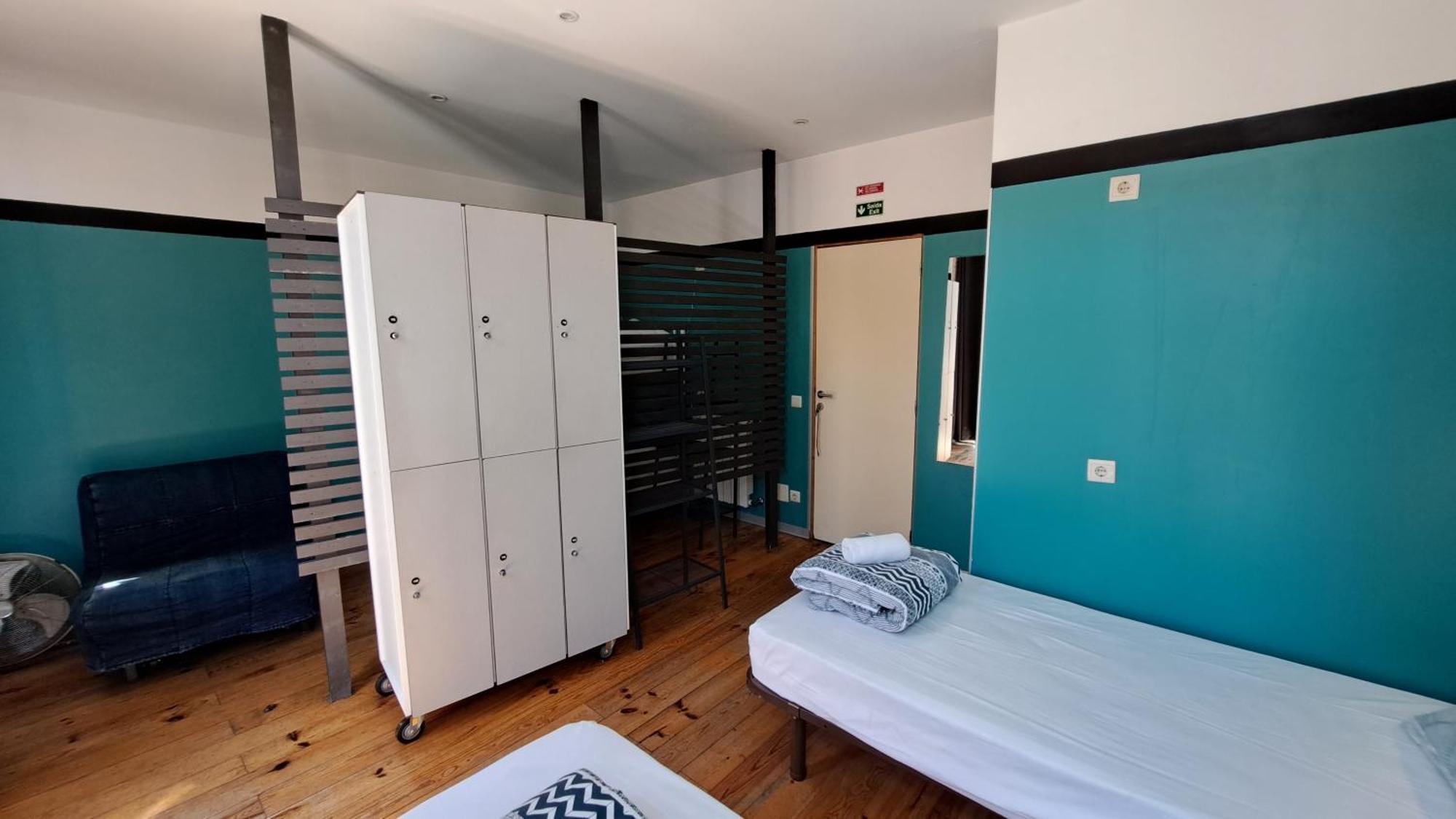 Sardines And Friends Hostel 04 Povoa de Varzim Room photo
